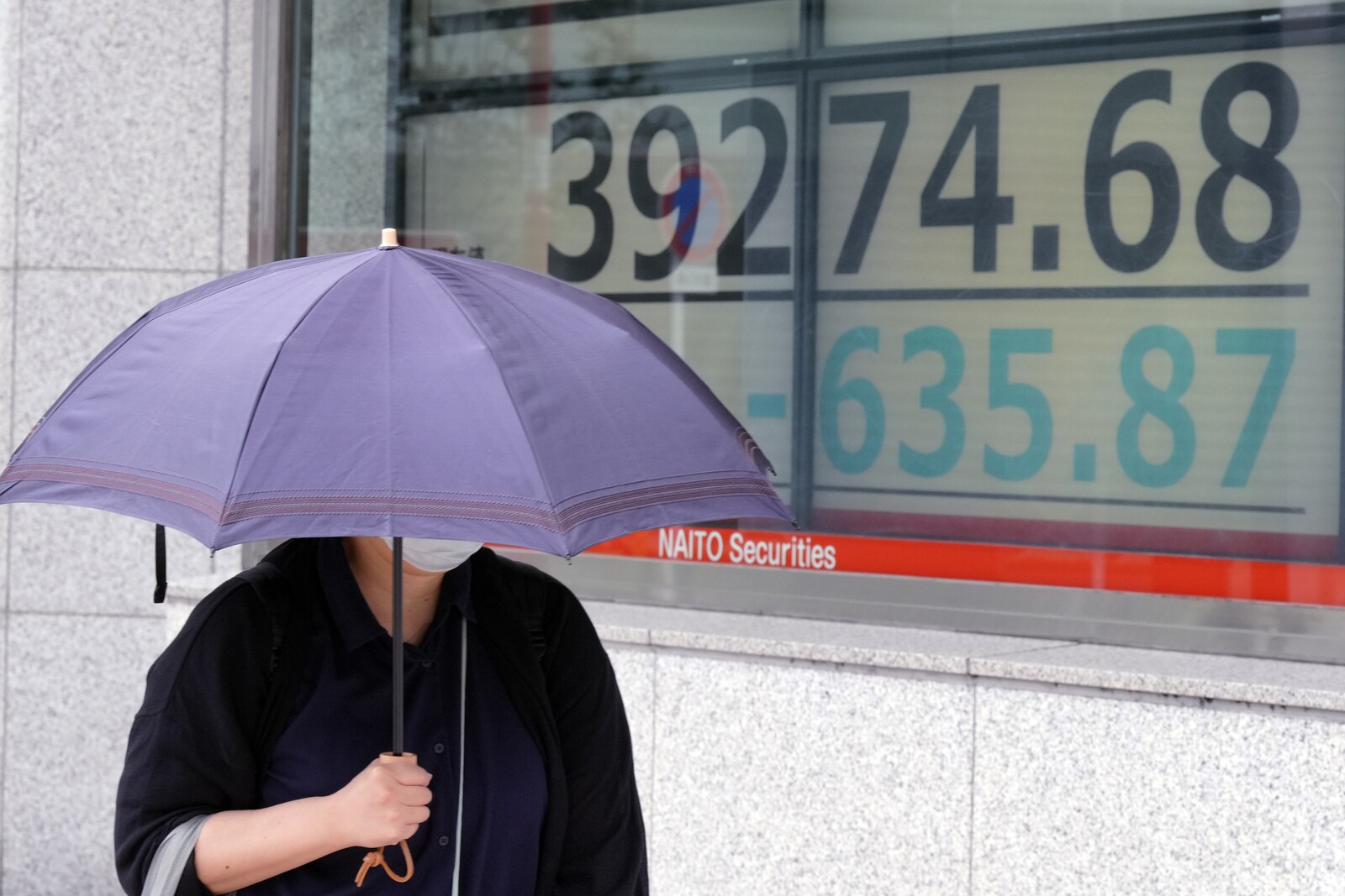 Asian stock exchanges mixed and
