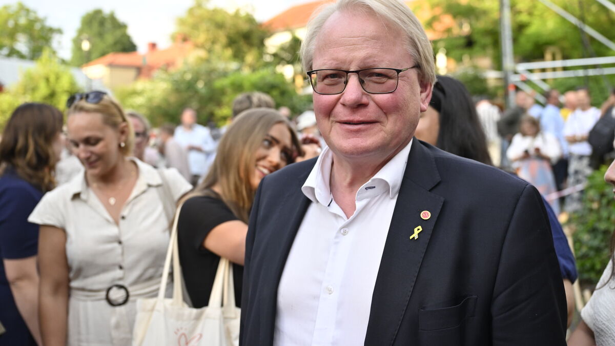 Social Democrats launch relaxation podcast with Peter Hultqvist reading party decisions