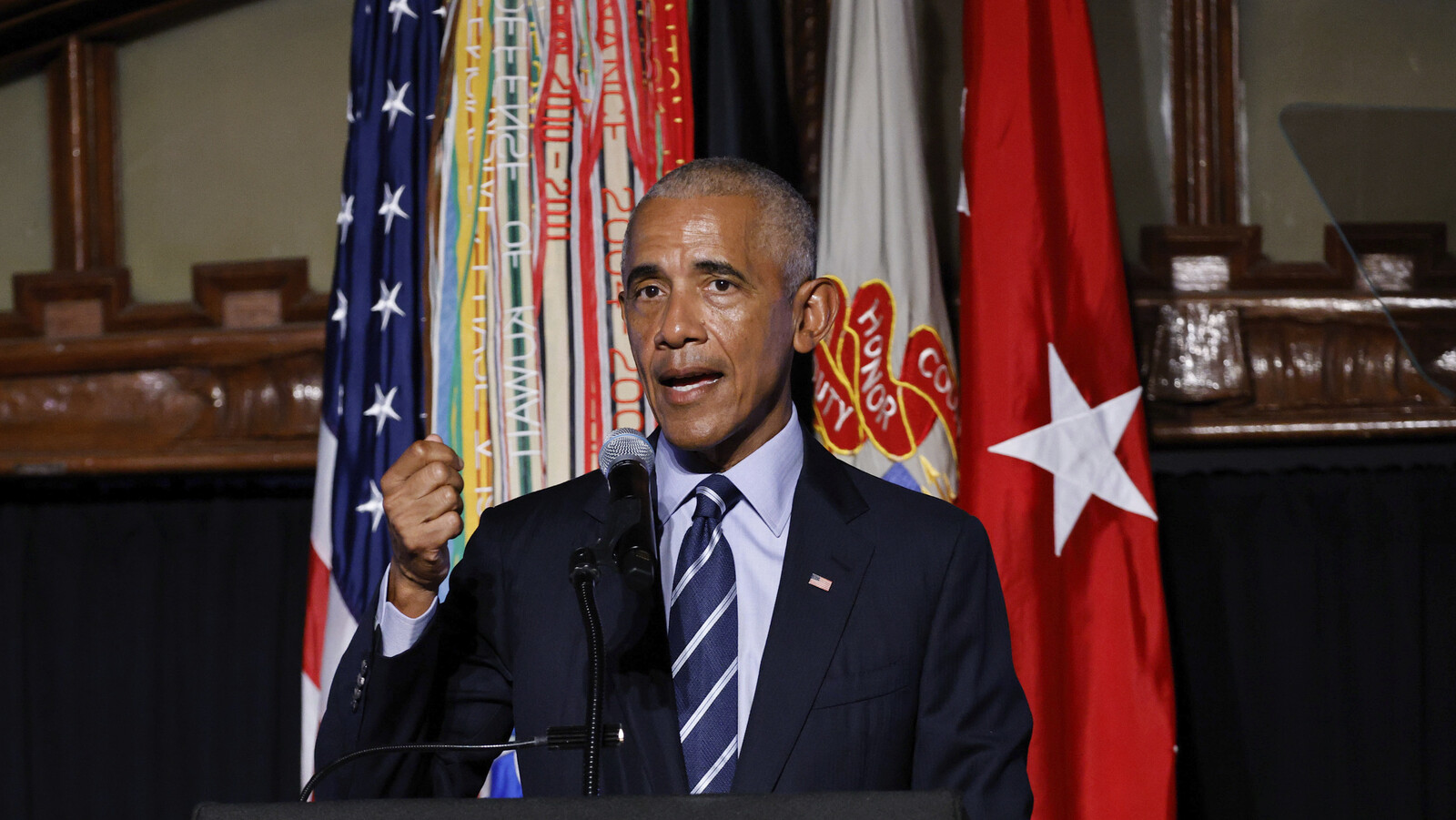 Obama campaigns for Harris – and Musk for Trump