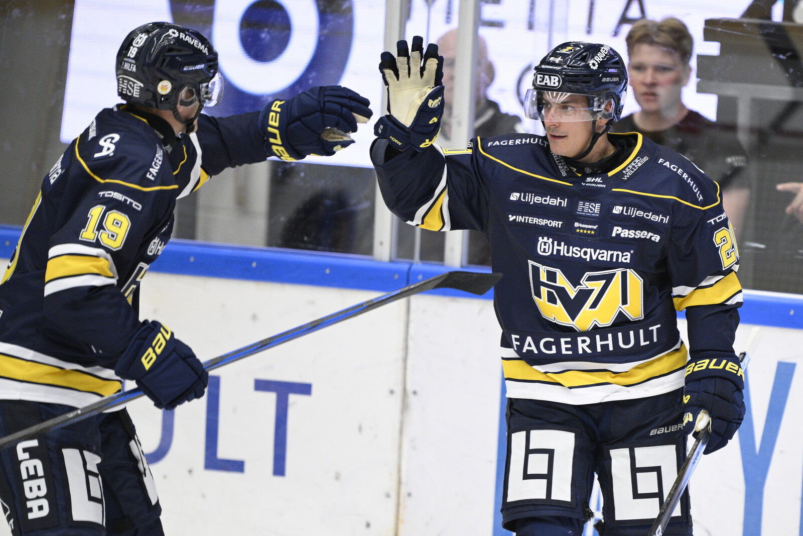 HV71 Triumphs in Overtime to Tie Series Against Modo
