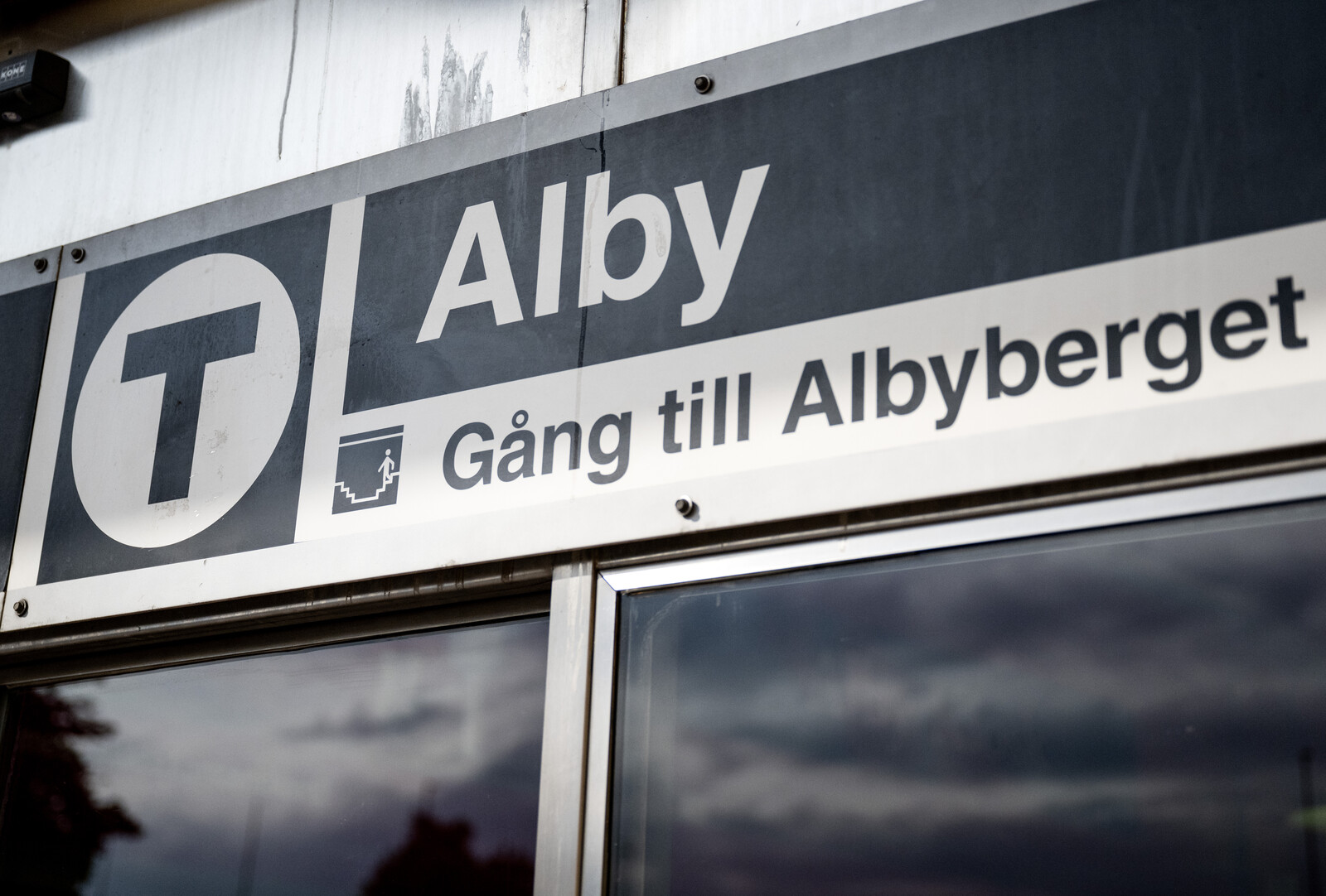 Man Seriously Injured in Alby Subway Shooting Near Stockholm