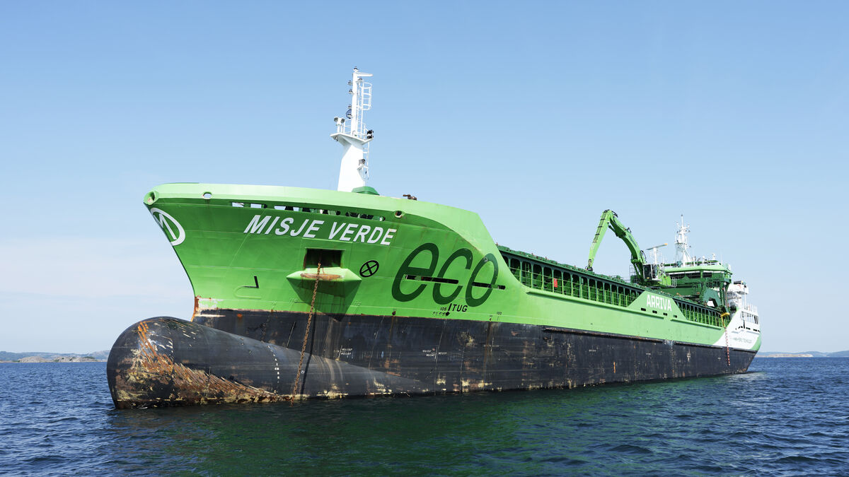 Ship leaves after Tjörn collision as seizure is lifted, captain remains suspected of manslaughter