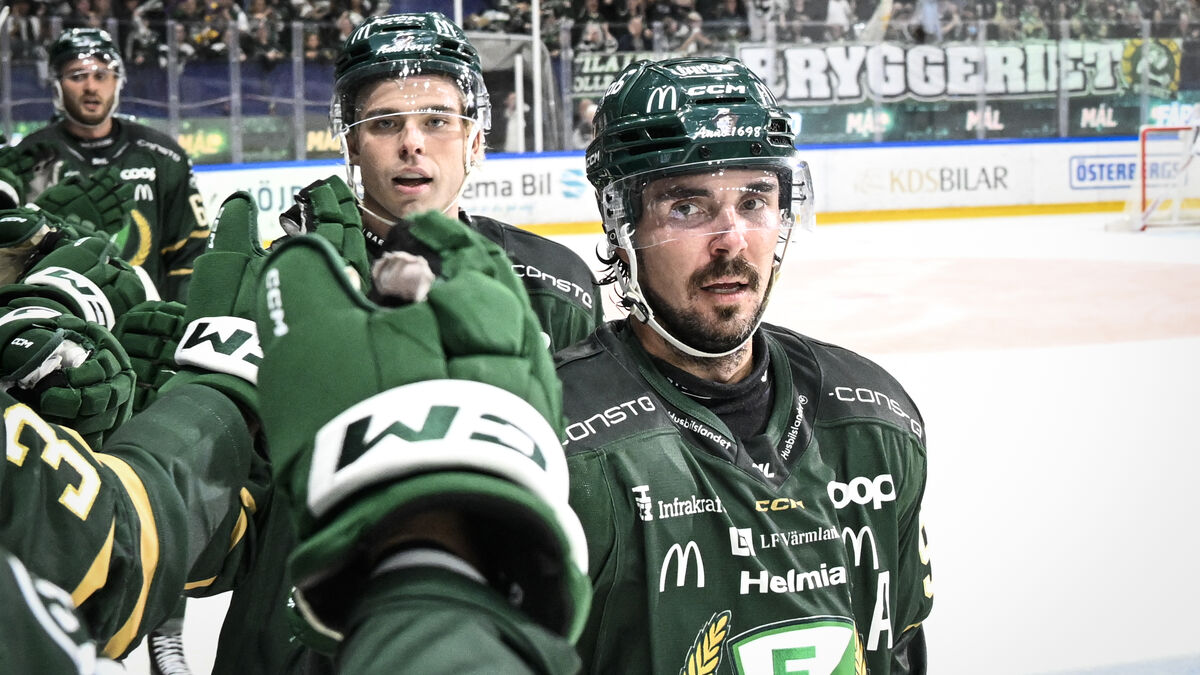 Färjestad's Marcus Johansson leaves game