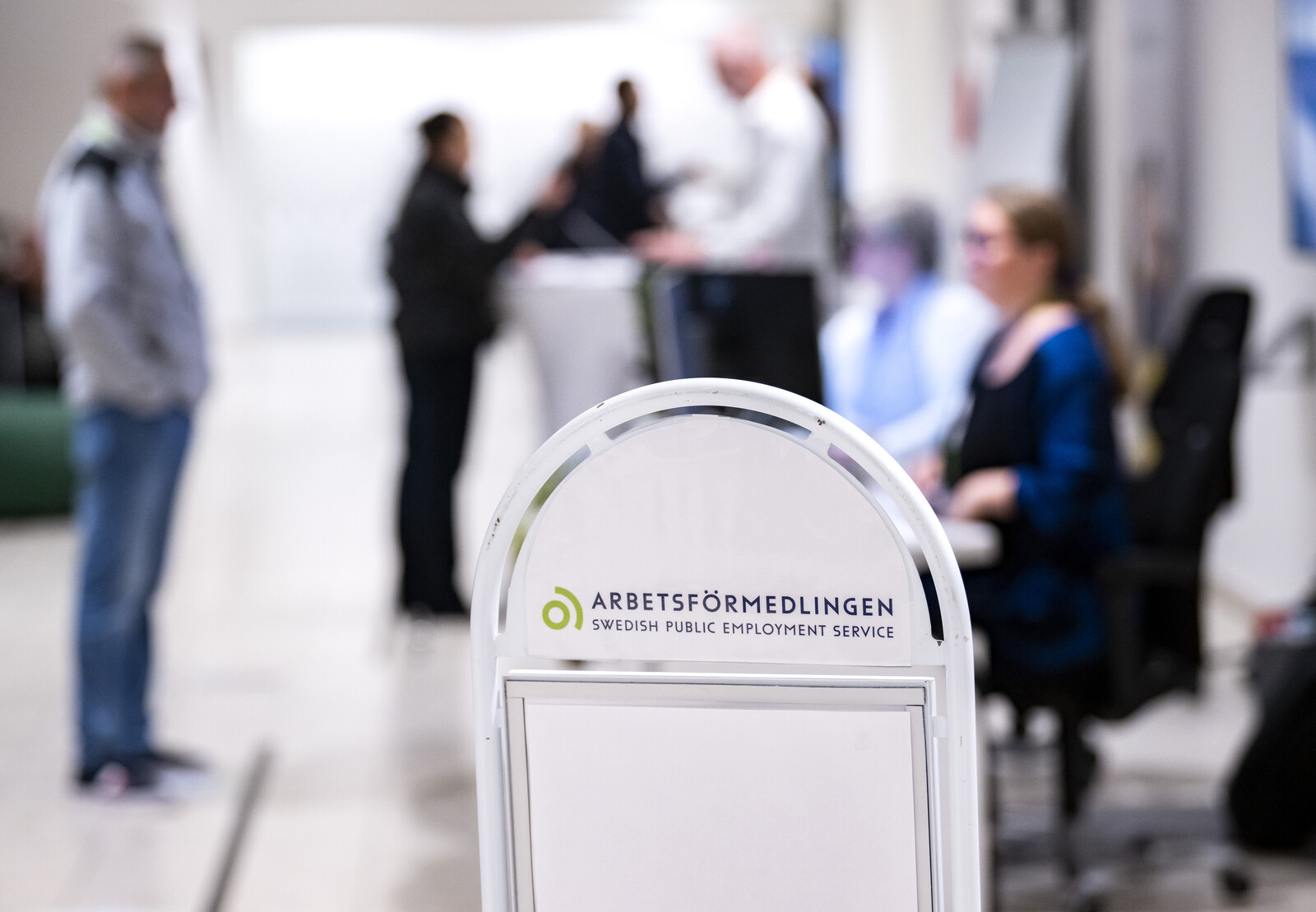 Employment Service Forecasts Higher Unemployment Amid Global Uncertainty