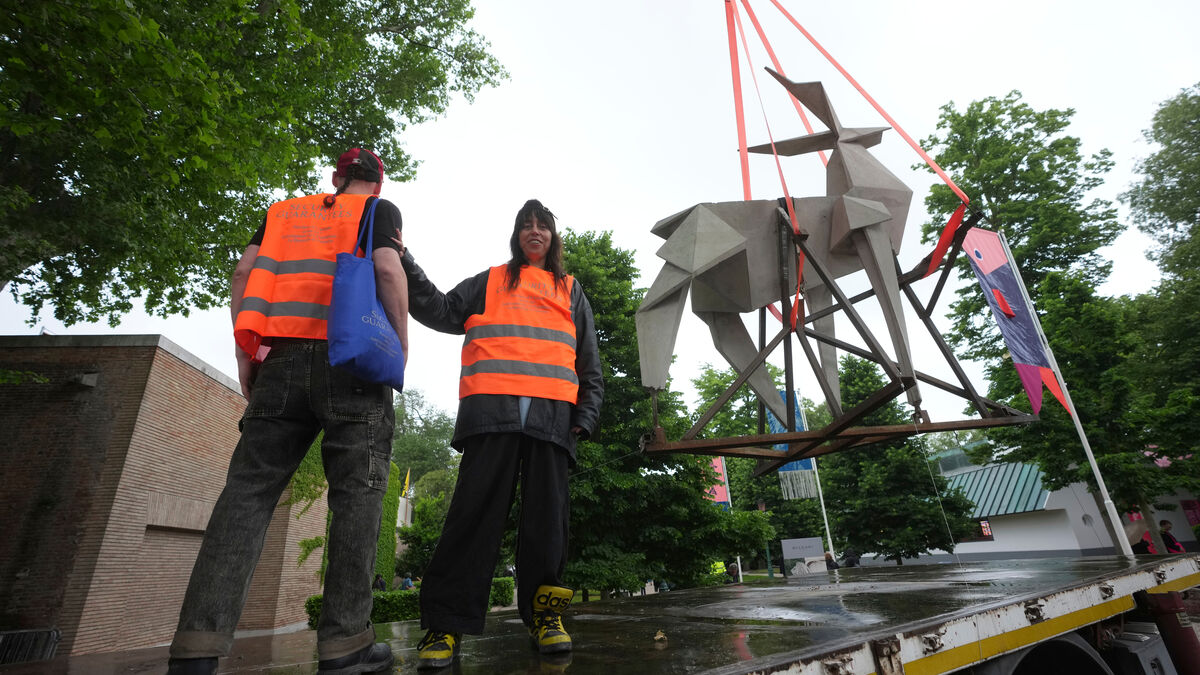 Ukrainian concrete deer evacuated from Donbass now hangs at Venice Biennale