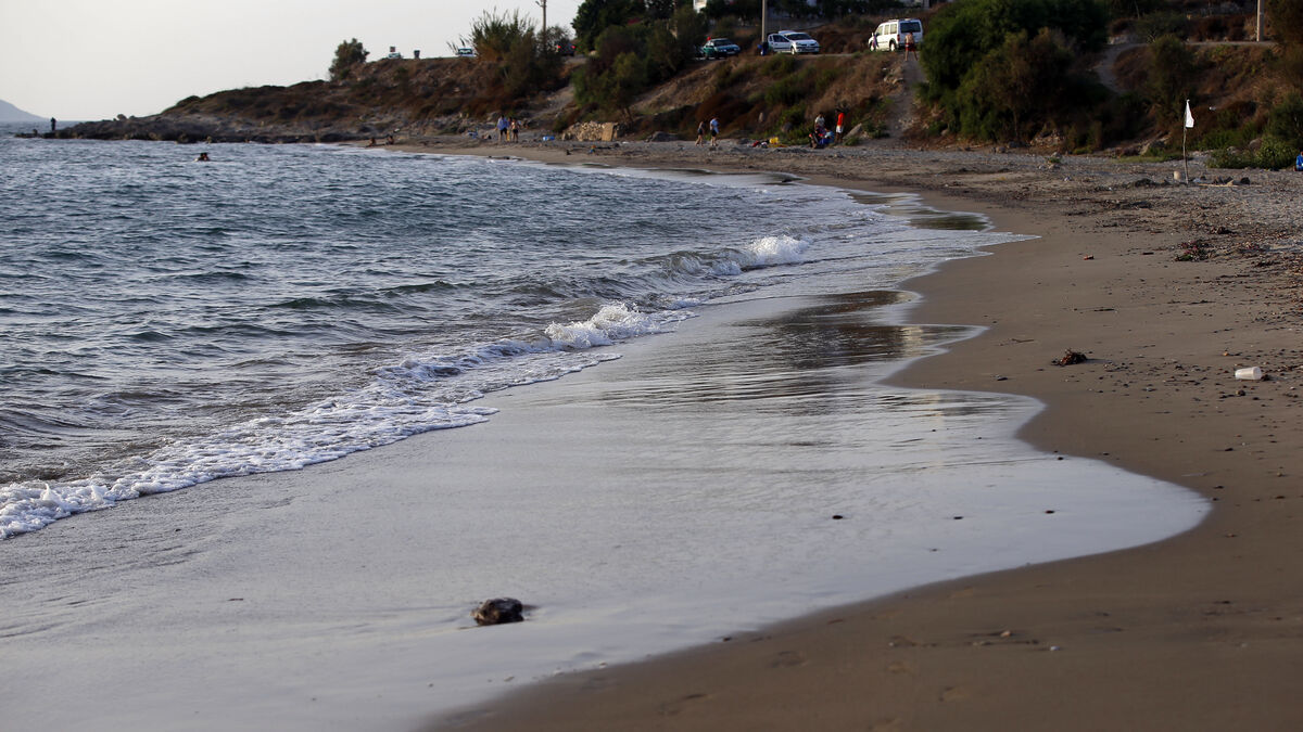 Migrants Die as Boat Sinks
