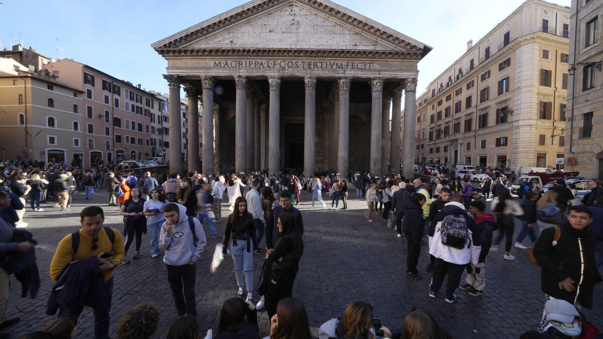 Tourist Dies After Fall from Rome's Pantheon Wall Sweden Herald