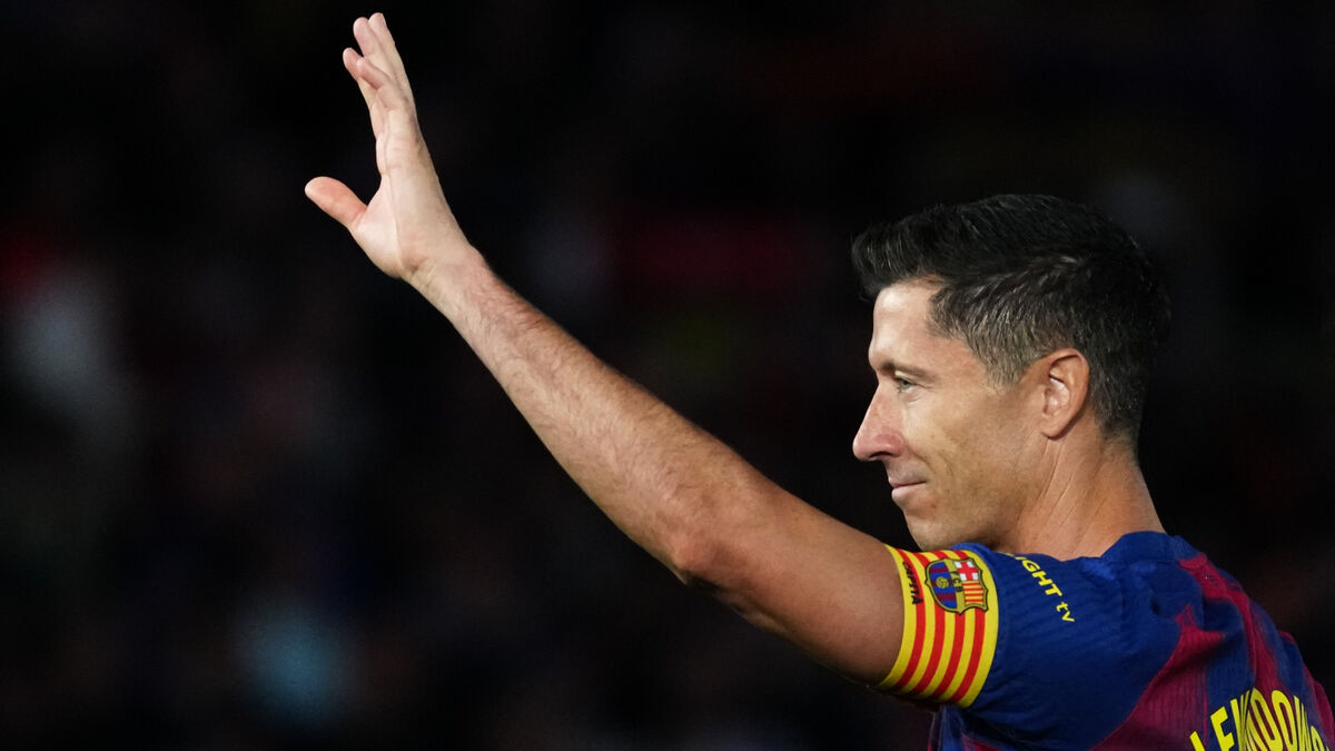 Robert Lewandowski joins Chicago Fire in MLS move after Barcelona exit