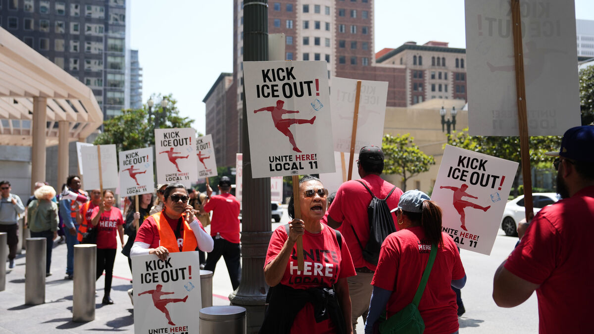 World Cup workers threaten strike - afraid of ICE