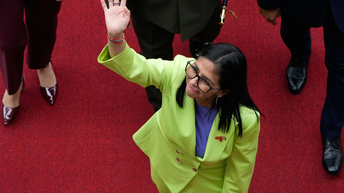 Venezuela's military swears allegiance to