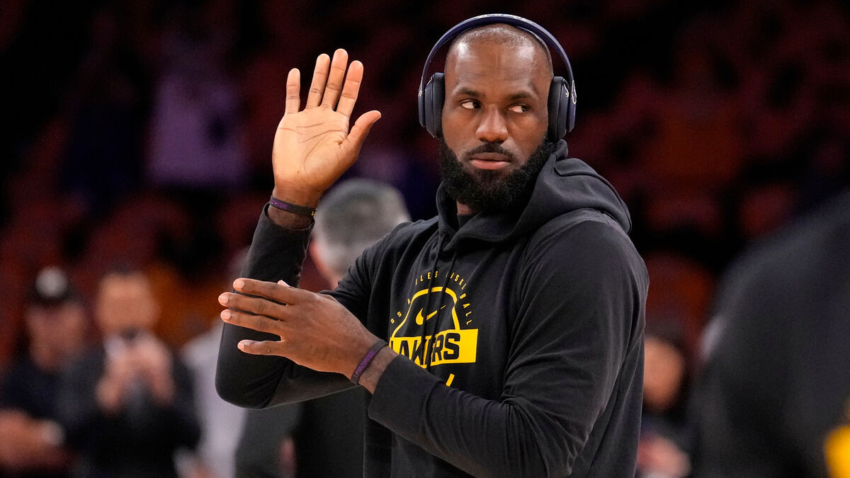 LeBron James to Leave Lakers, Plans to Keep Playing Elsewhere