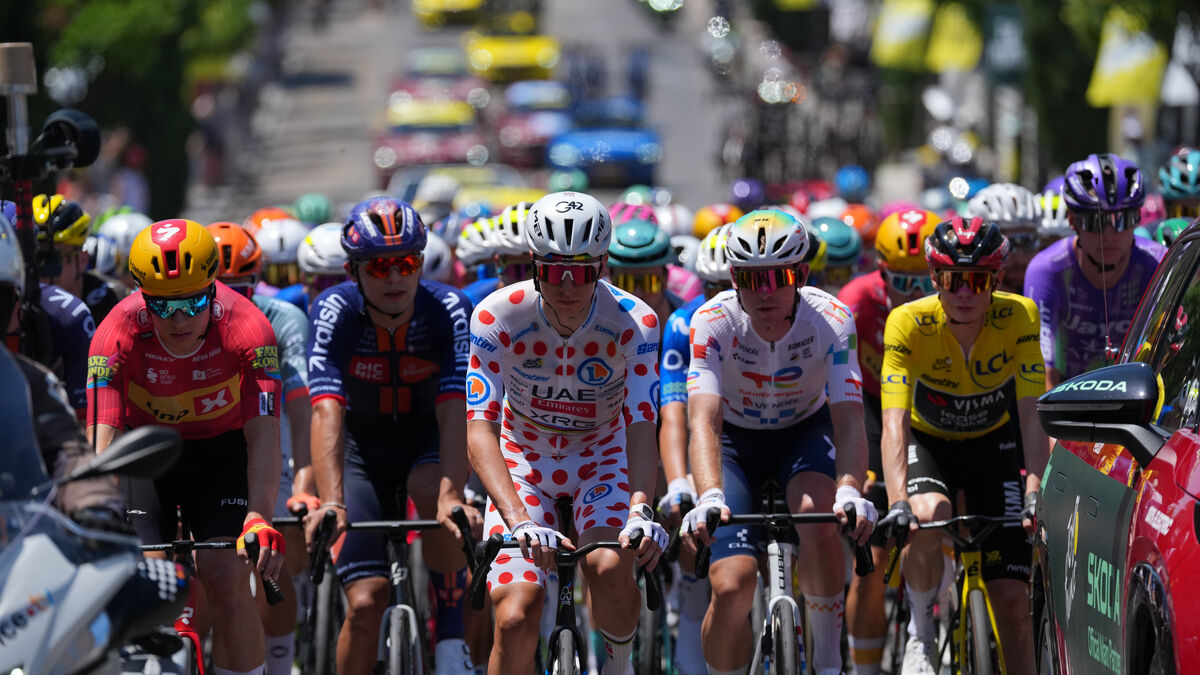 Tour de France stage to go ahead despite forest fire, but no spectators at finish line