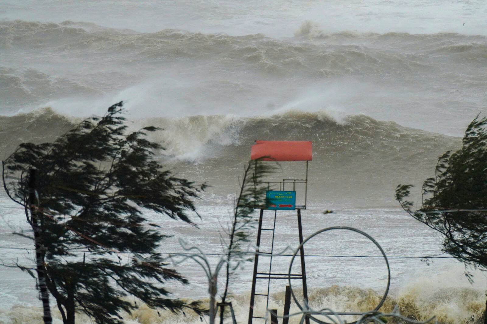 Typhoon Kajiki Forces Mass Evacuation