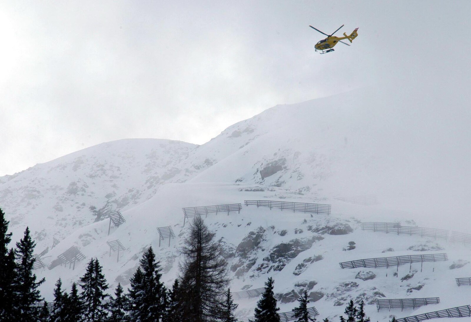 Paraglider Crash at Austrian Ski