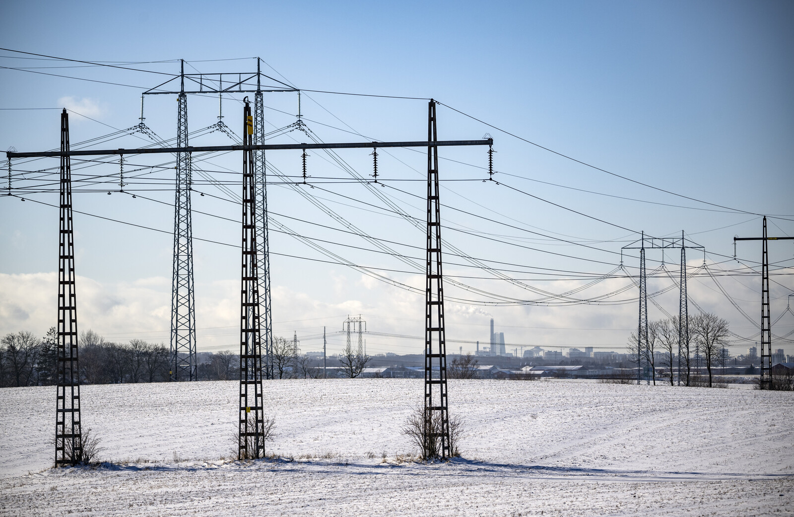 Swedes Face Higher Costs Due to Norway's Fixed Electricity Prices