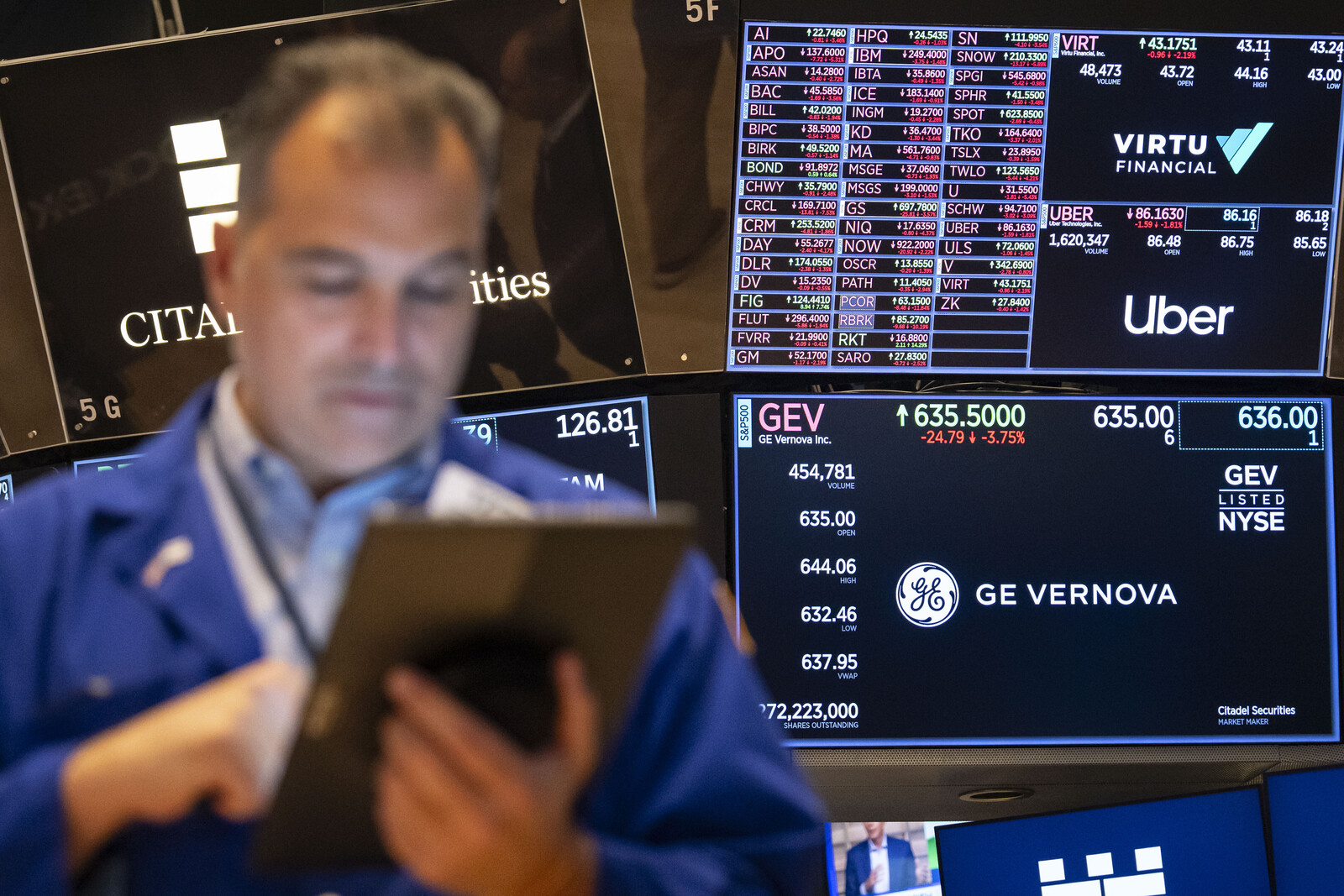 Intel Surges 7% Amid Stock Market's Third Record Day