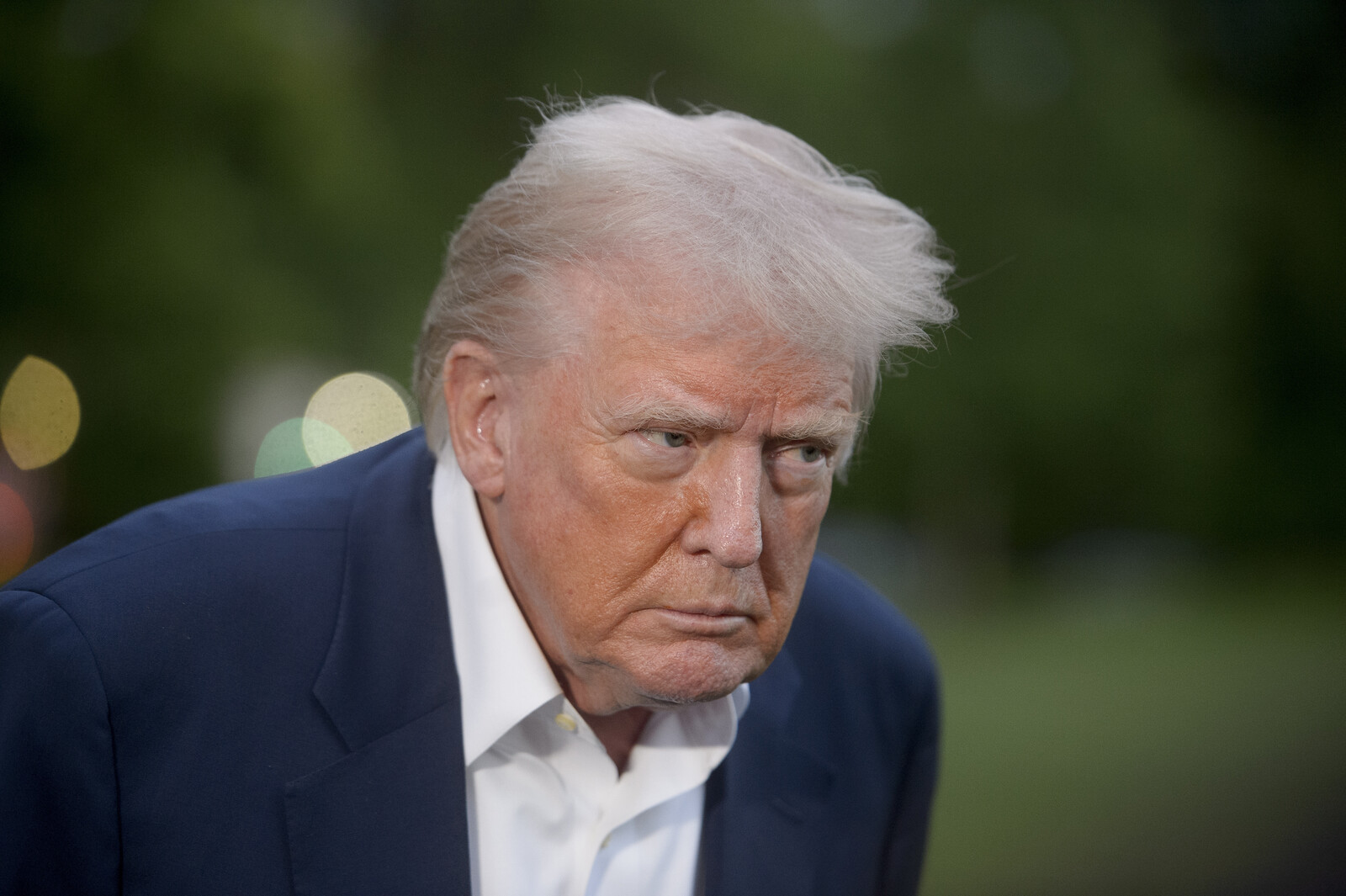Trump Uncertain About Upholding Constitution: "I'm Not a Lawyer"