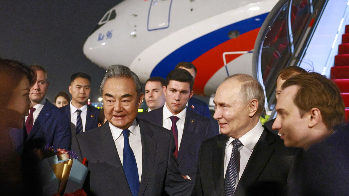 Putin has landed in China, days after Trump's visit