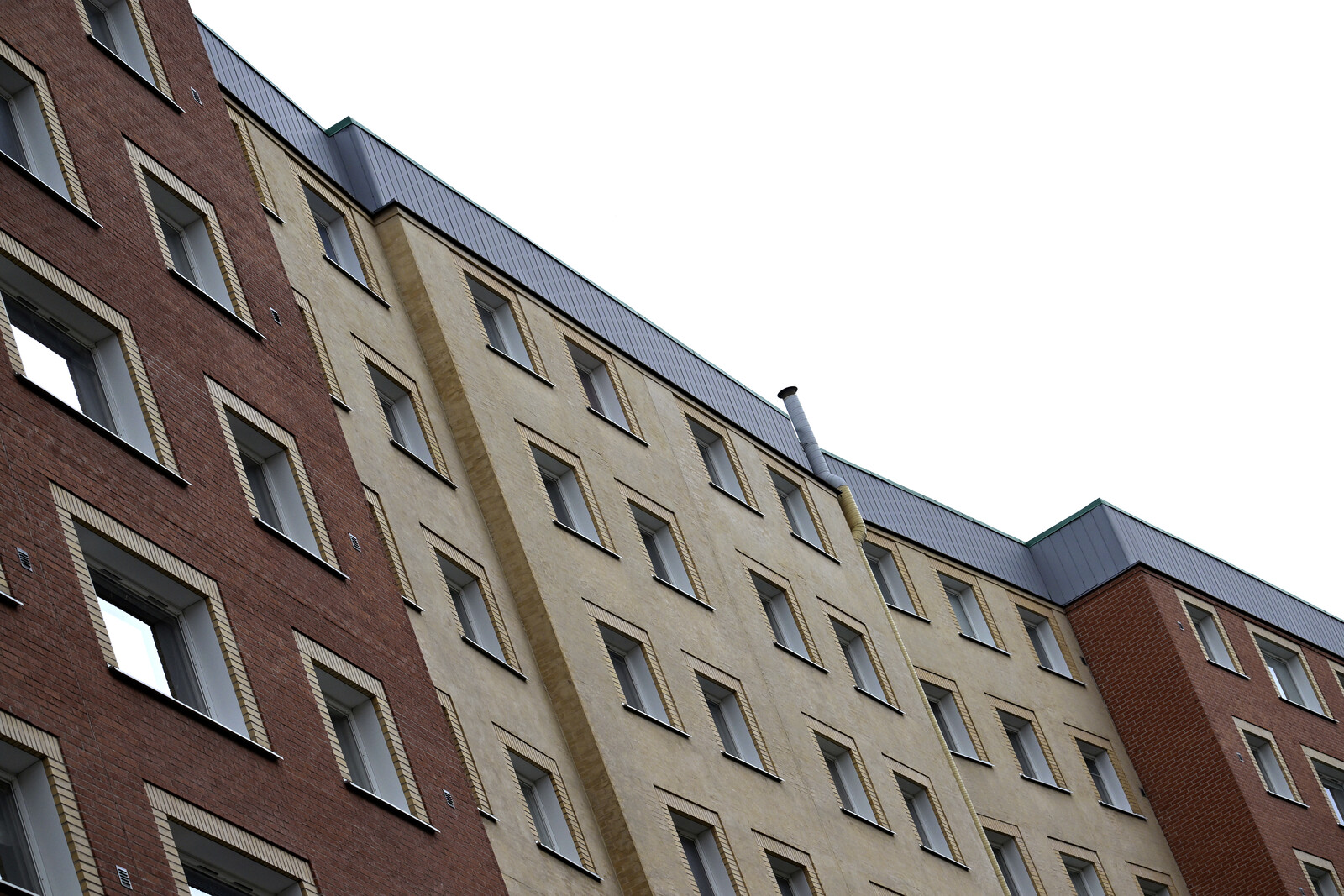 Ten Arrested in Black Market Rental Contract Scheme