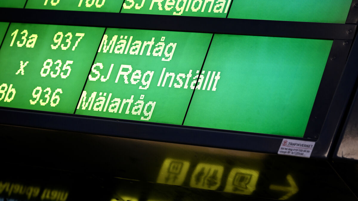 Train service halted between Norrköping
