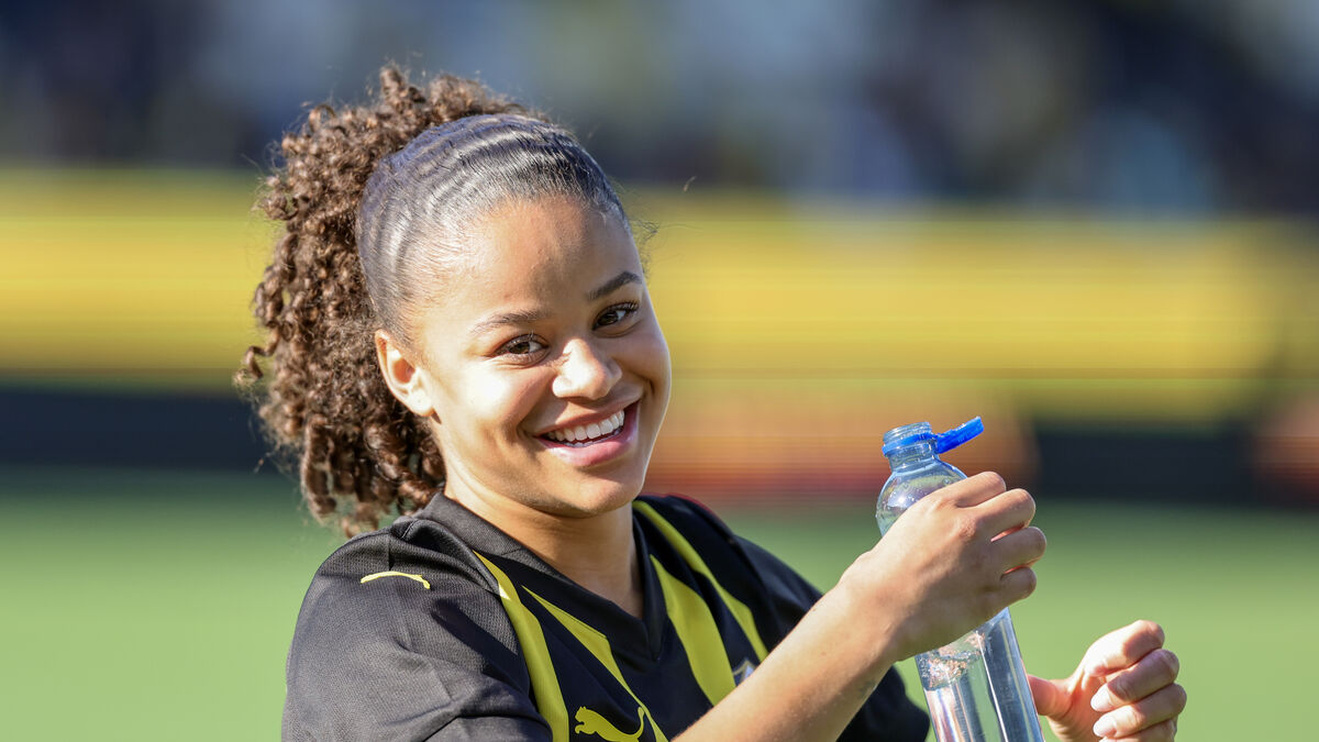 Chelsea reportedly makes record $1.6 million bid for Swedish Felicia Schröder
