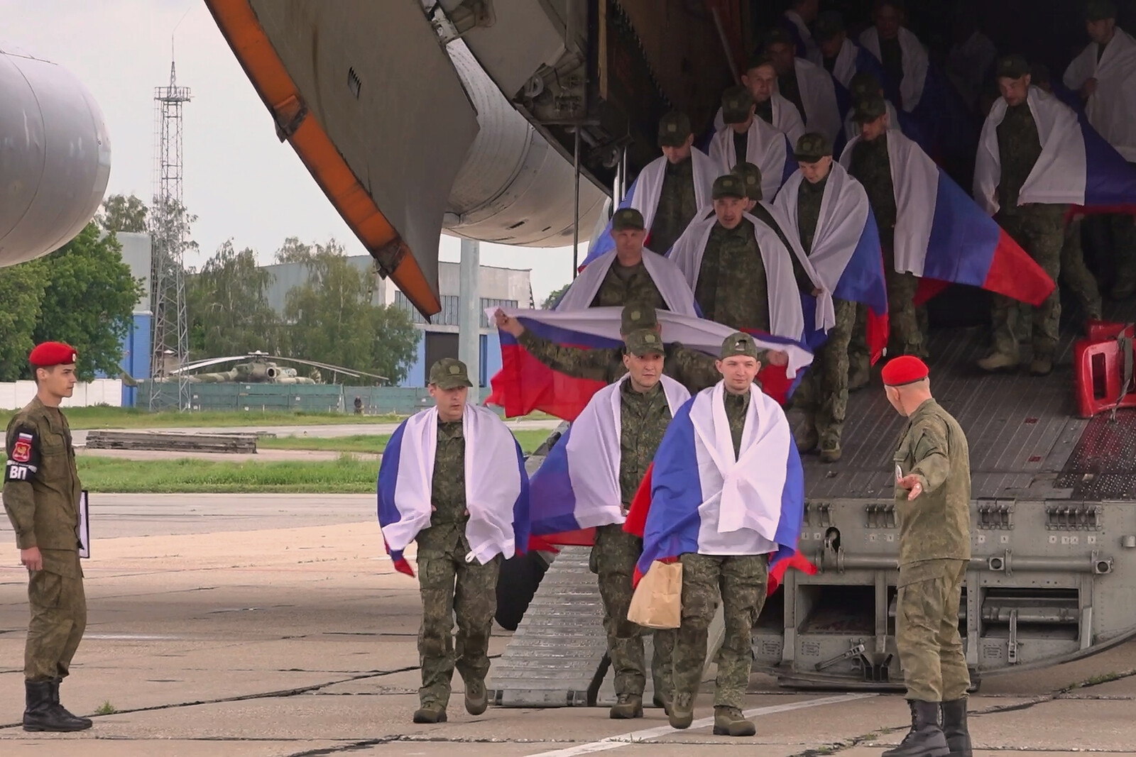 Russia and Ukraine Conduct New Prisoner Exchange