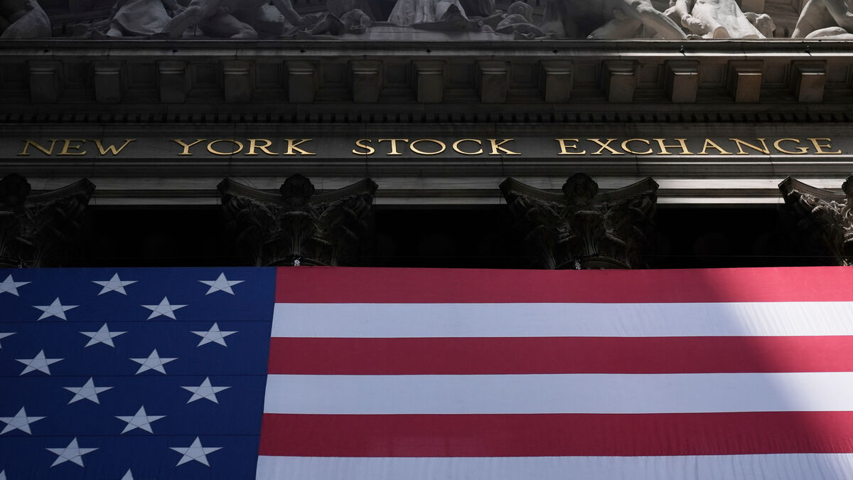 US Stock Market Closes Mixed After Strong Week
