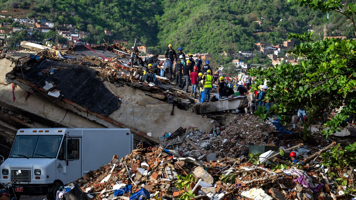 Venezuela declares seven days of mourning after deadly earthquakes leave thousands dead and missing
