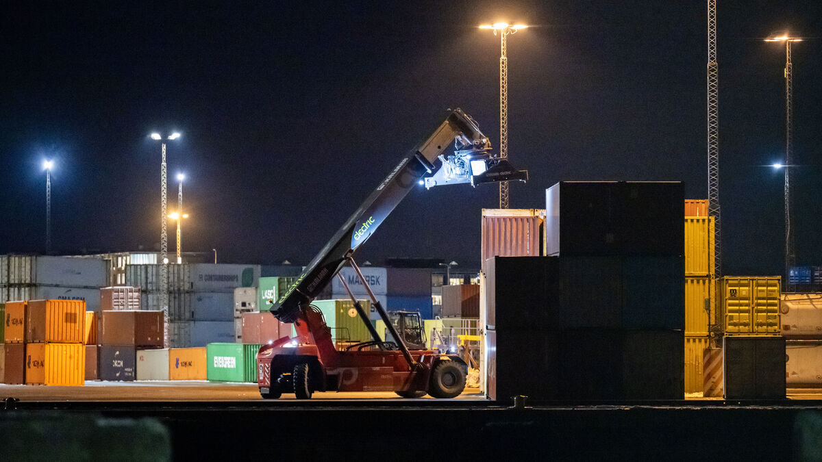 Customs seize gigantic cocaine shipment