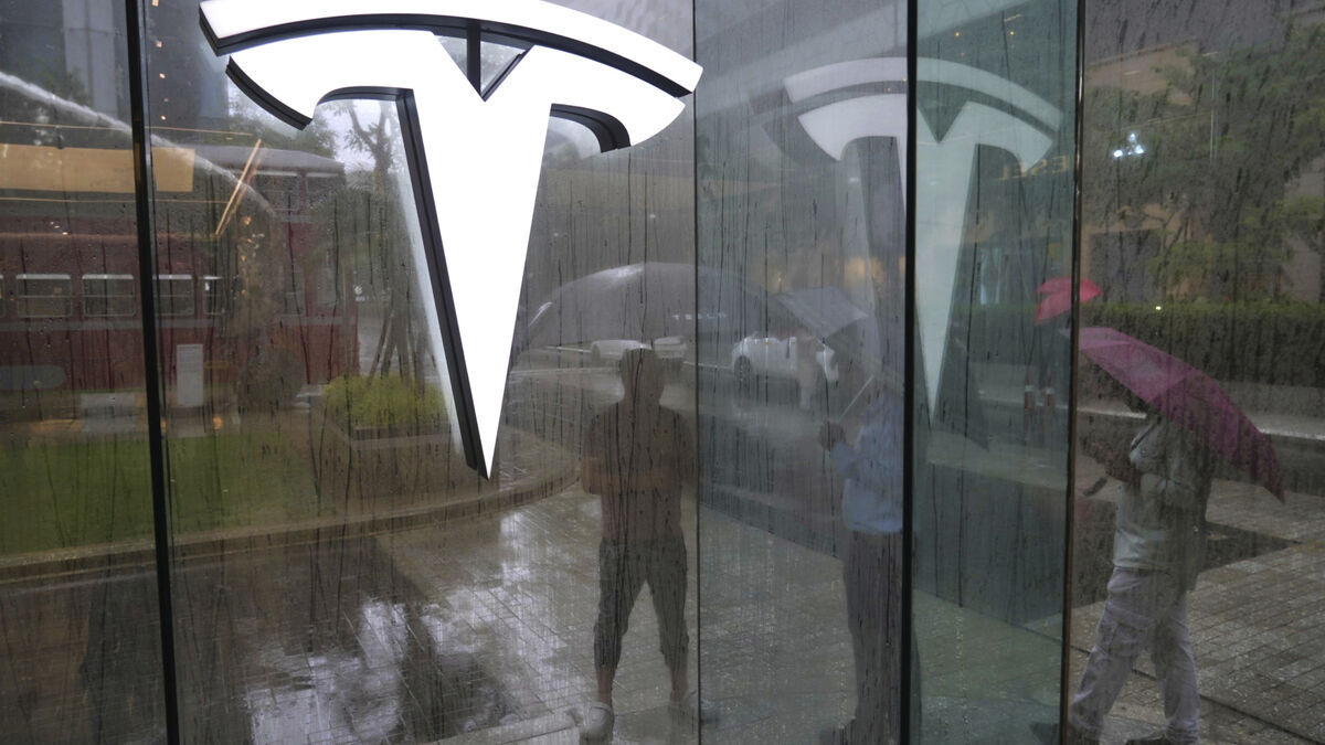 NHTSA Launches New Investigation Into Tesla's Self-Driving Feature
