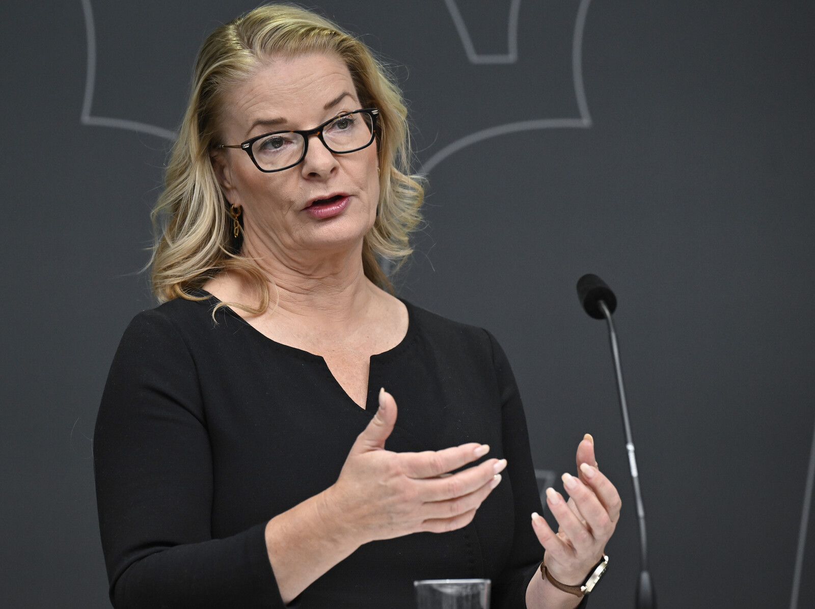 The Government Calls for Crisis Meeting on School