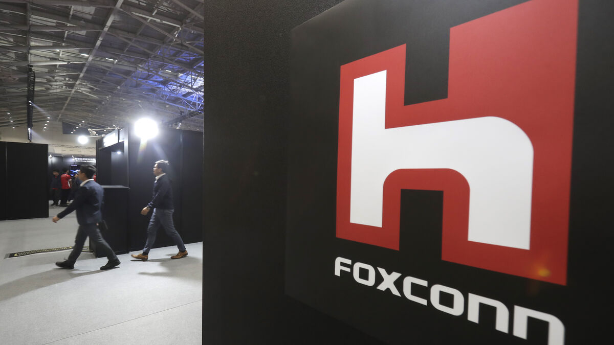 The electronics giant meets expectations