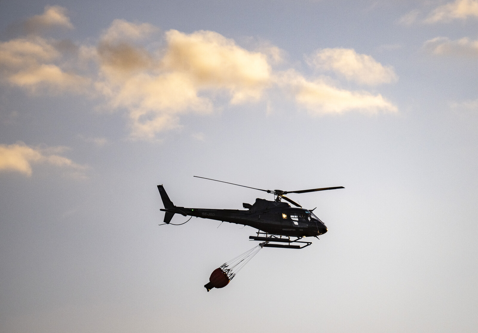 Nature Reserve Fire Contained in Uppvidinge; Large Operation Continues