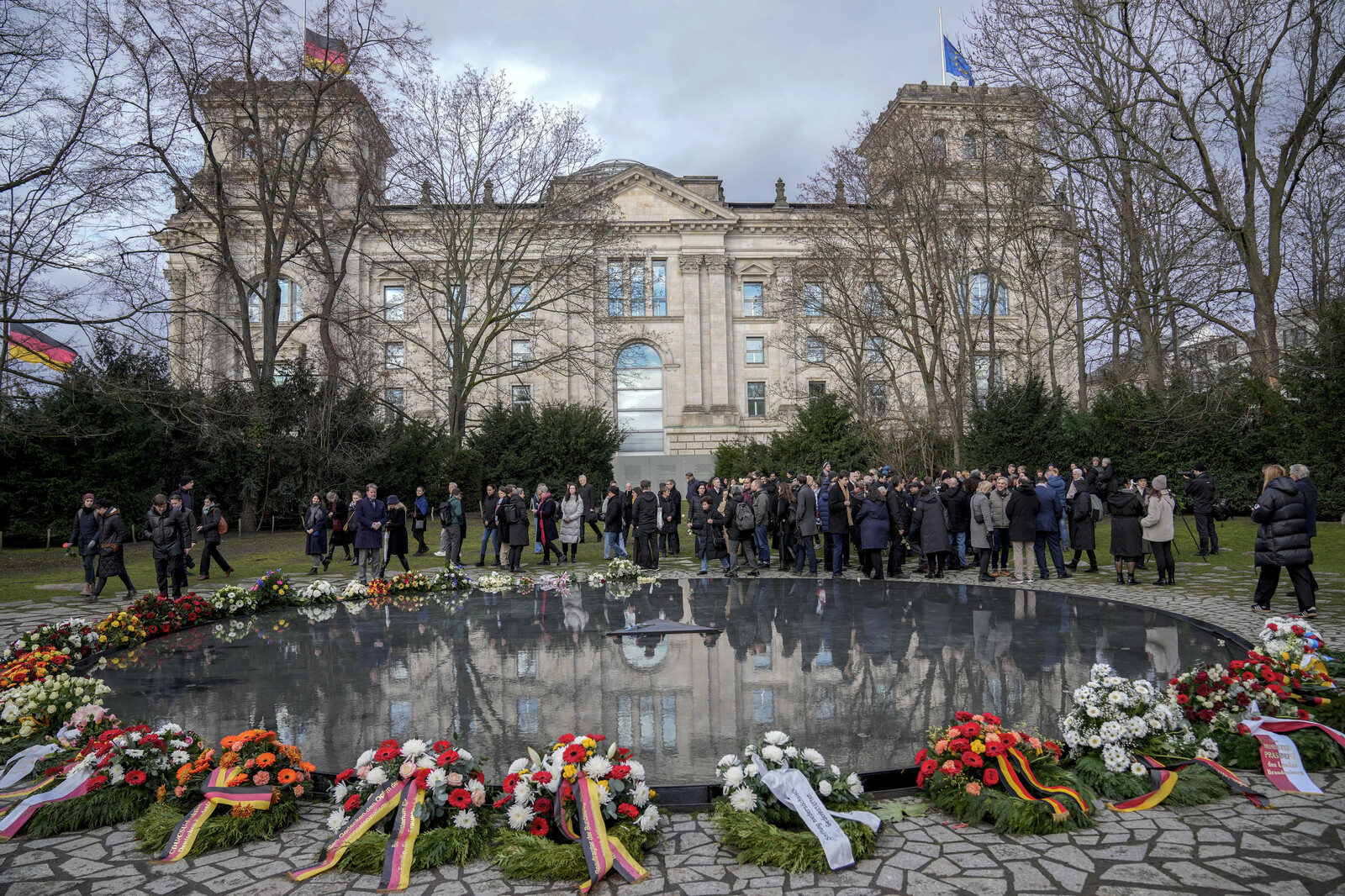 Switzerland acknowledges crimes against humanity