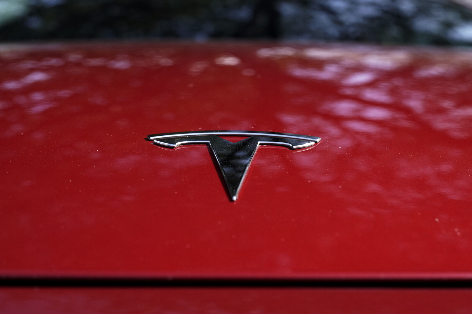 Tesla's EU Sales Drop 49 Percent as Electric Car Market Grows