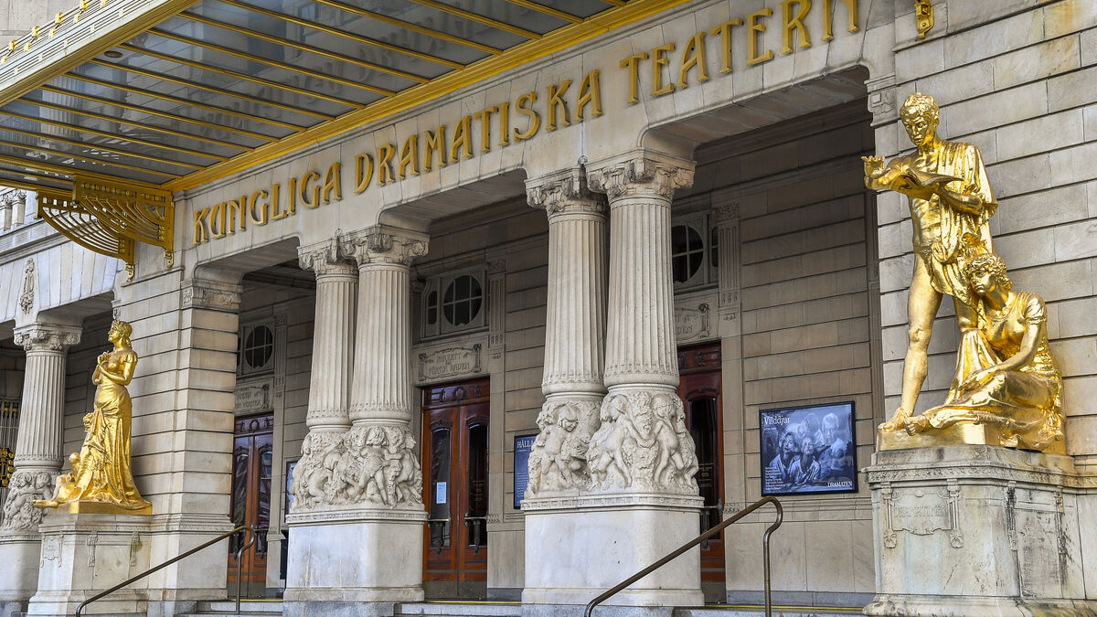 Stormed theatre play - Roxy Farhat invited to Dramaten