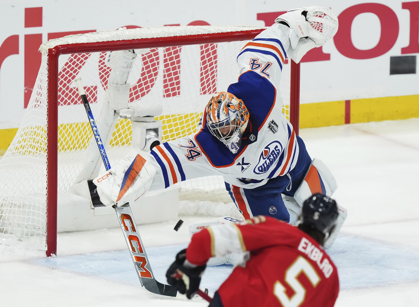 Florida Dominates Edmonton 6-1 in Stanley Cup Final Game 3