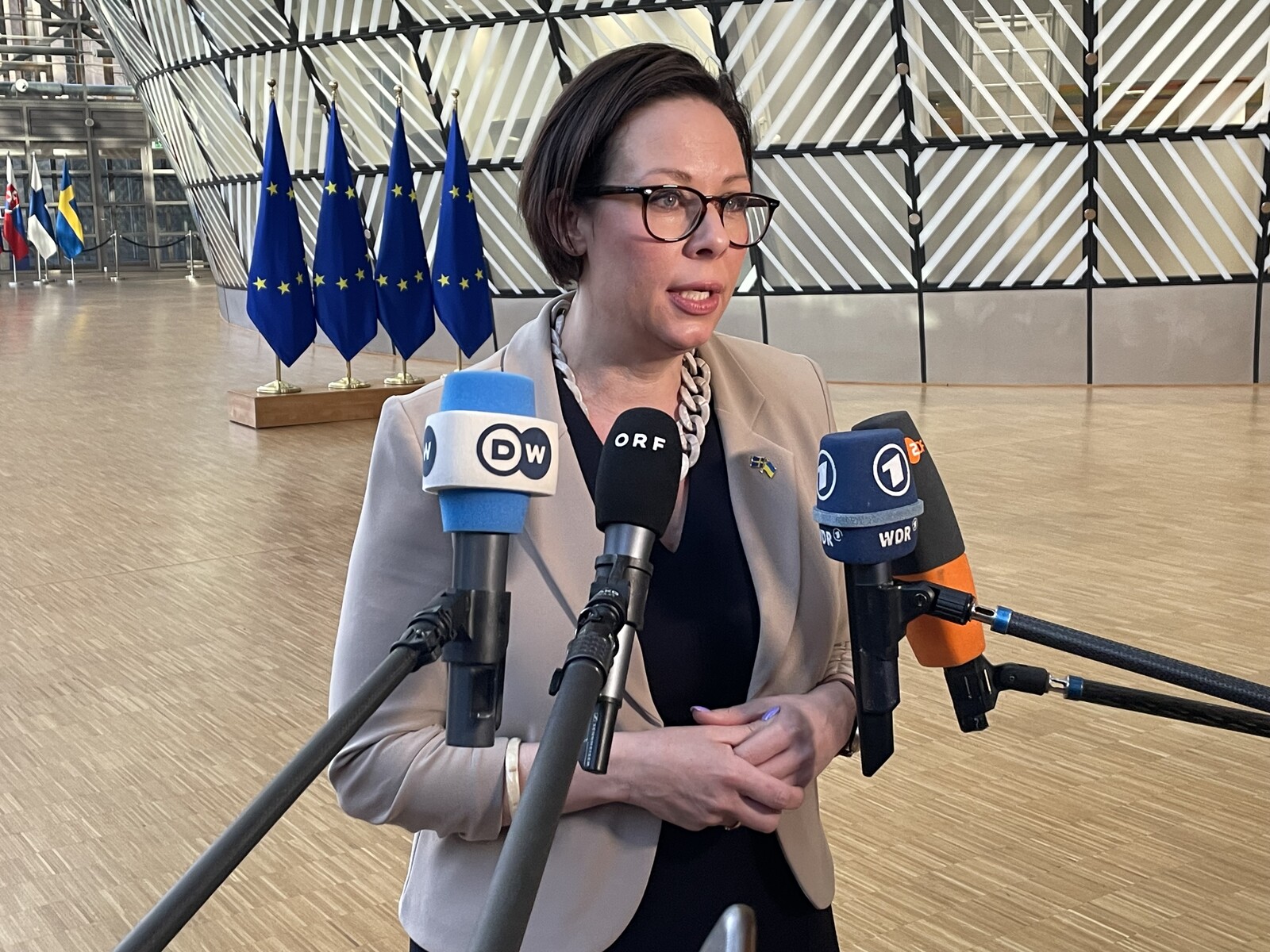 EU extends sanctions against Russia