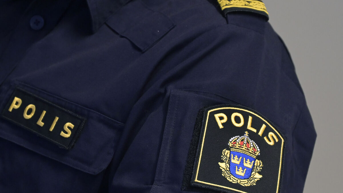 Police officer charged with leaking information to suspect in Skåne case