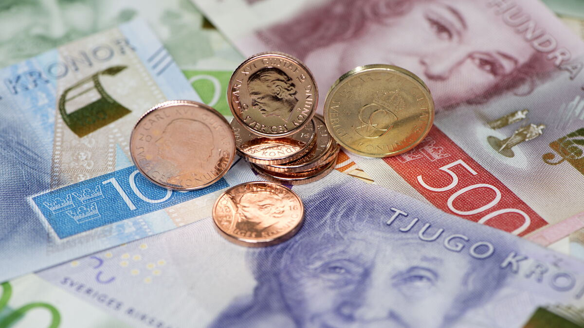 Swedish krona falls further against the US dollar, worst among G10 currencies this year