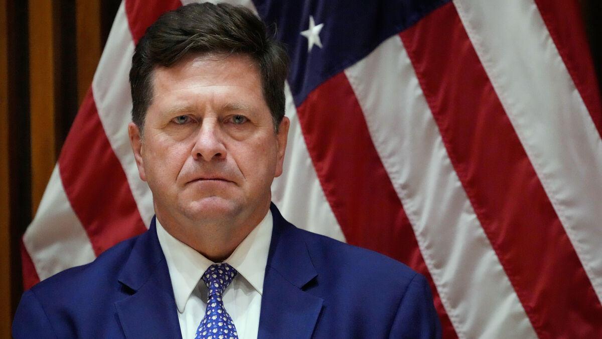 Trump postpones hearing for new director of national intelligence