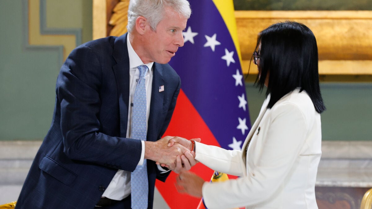 Chevron, Eni among companies signing new Venezuela energy deals