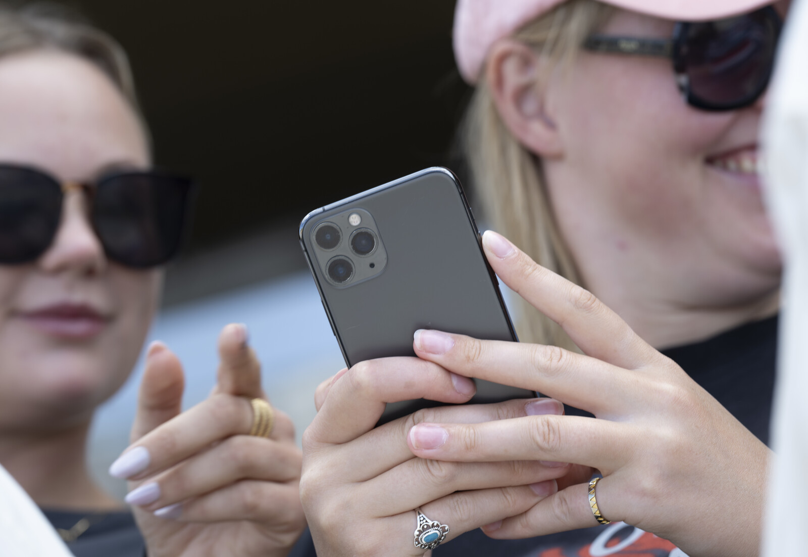 Australia bans social media for