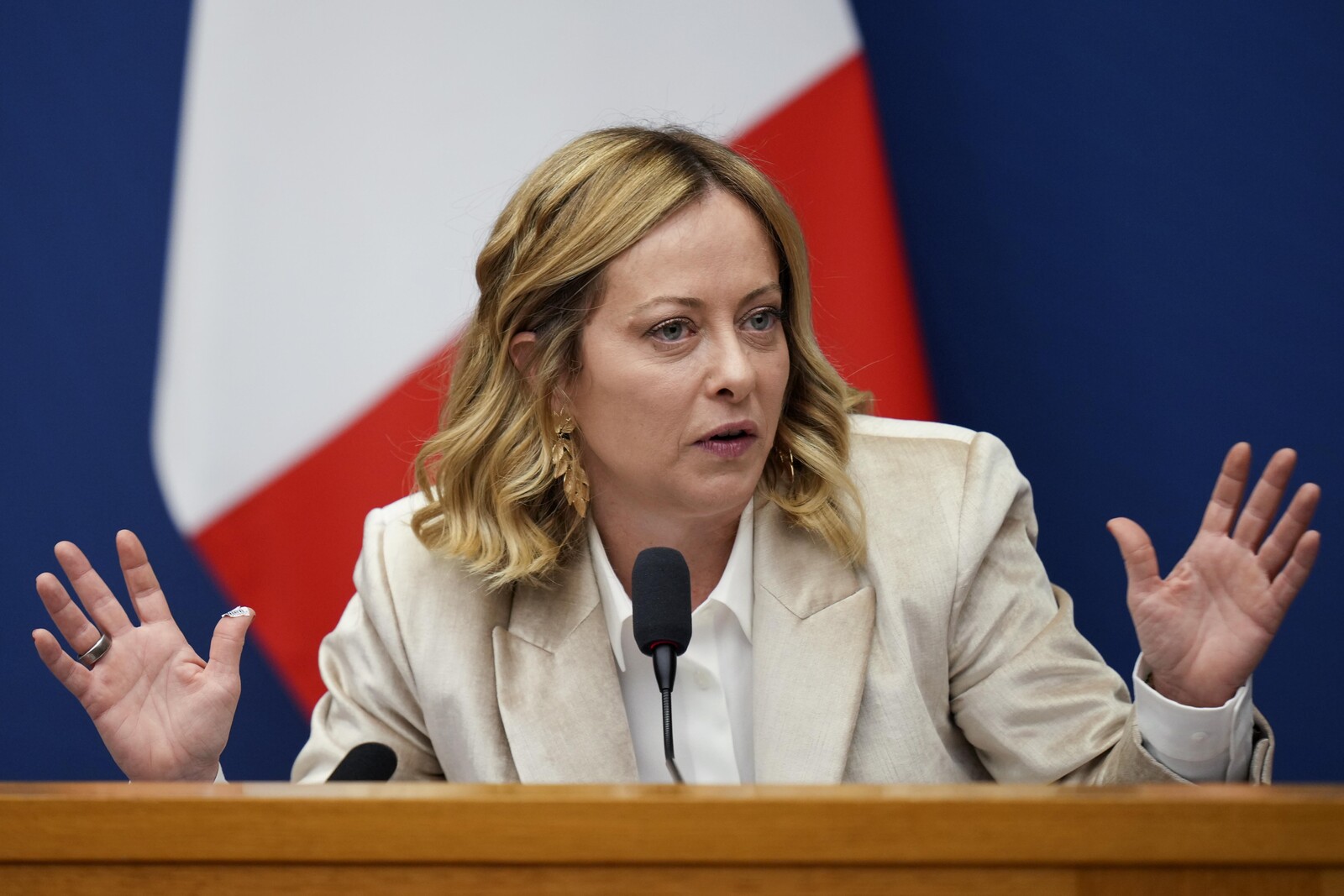 Judge Refuses Deportation of Migrants