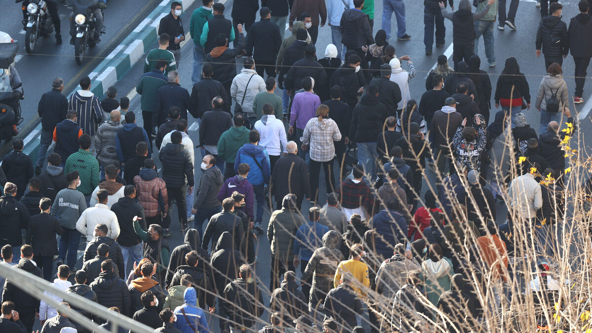 Iranian protesters chant Death to