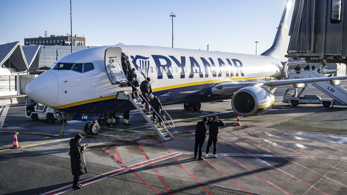 Man nearly sucked out of Ryanair plane window says he only remembers the bang