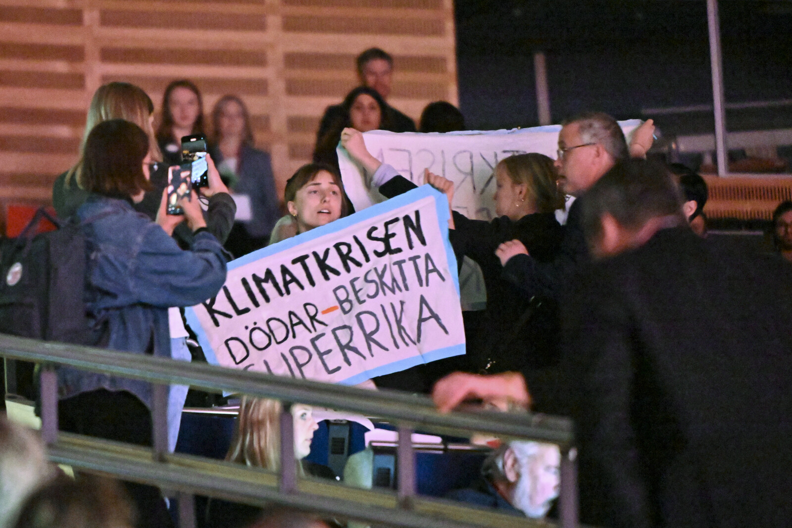 Activists Disrupt Magdalena Andersson's Speech at Gothenburg Congress