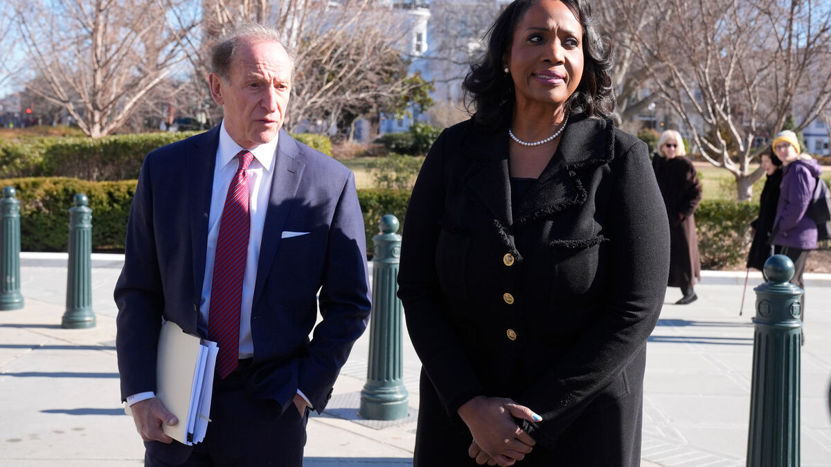 Supreme Court blocks Trump from firing Federal Reserve governor Lisa Cook