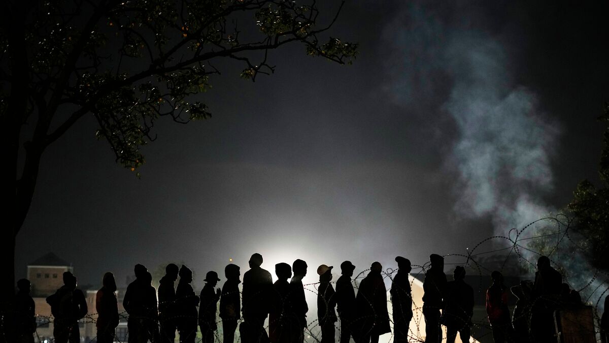 Tens of thousands of migrants