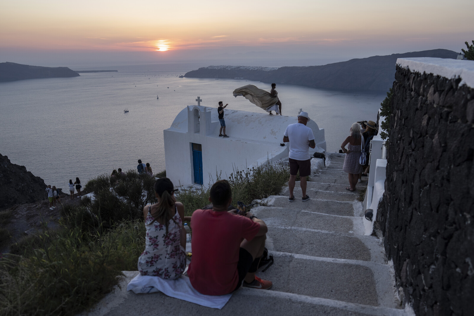 New tremors on tourist island